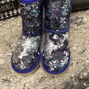 Womens Blue Sequin UGG size 5/Youth 3.5